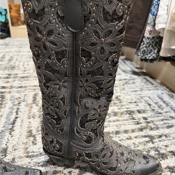 Elegant Black Embroidered Women's Boots - Picture 8 of 9